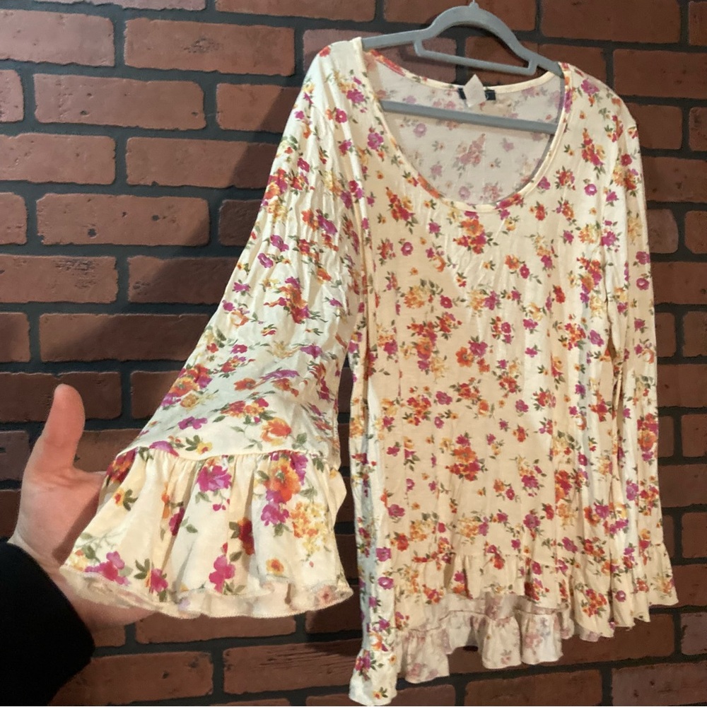 Vintage-Style Floral Long Sleeve Shirt with Frilled Hem and Sleeves